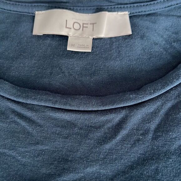 Loft cap sleeve ruffle bottom knit tee- size M - Picture 4 of 5